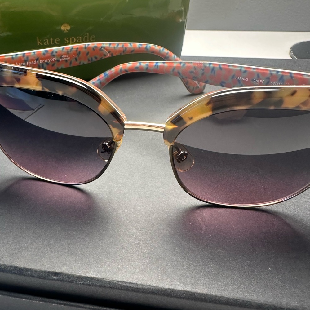 Authentic Kate Spade New York sunglasses. Comes with case - Picture 4 of 5